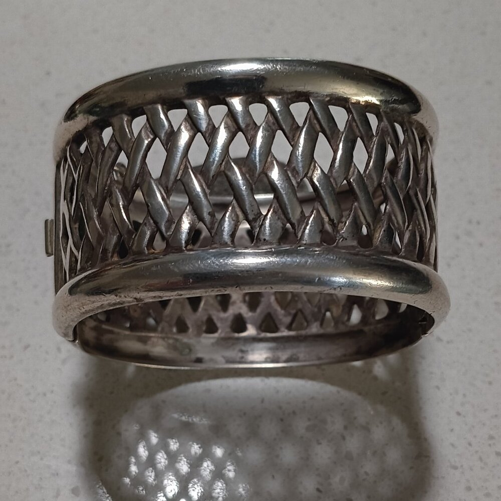 Nettie Rosenstien Sterling Silver Hinged Bangle